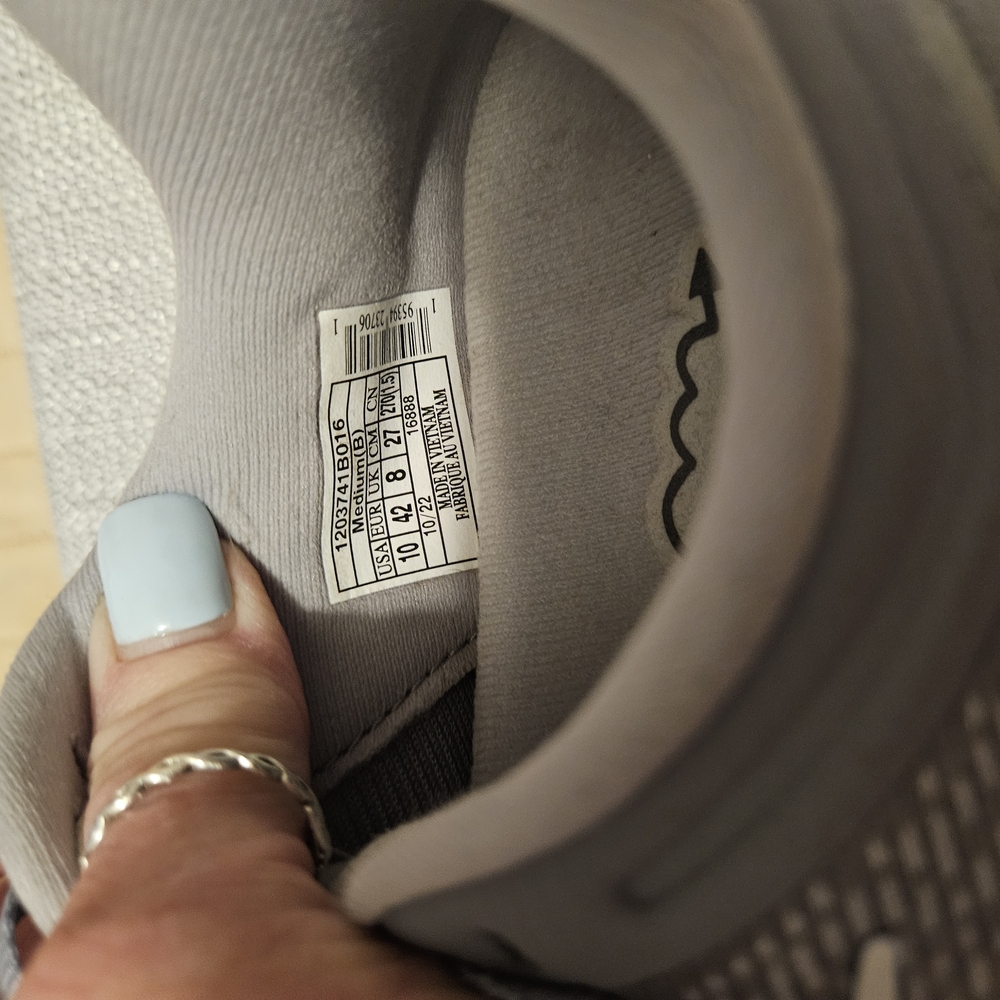 Brooks Athletic Shoes in Gray and Red - Picture 5 of 6